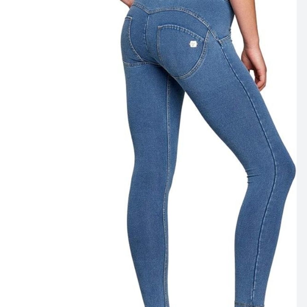 Livify Freddy wr up Booty lifting jeans small